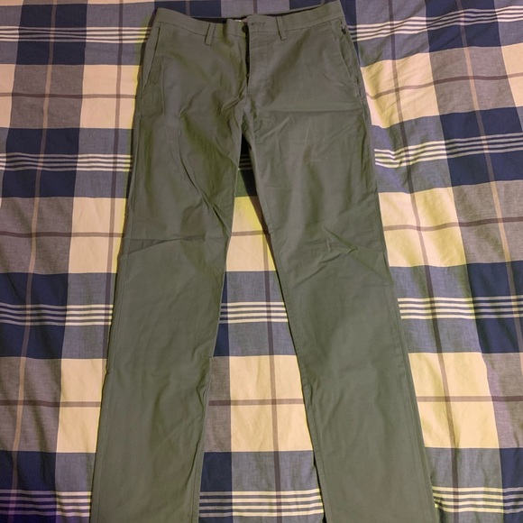 Old Navy Ultimate Tech Slim Chino Pants - Picture 1 of 3